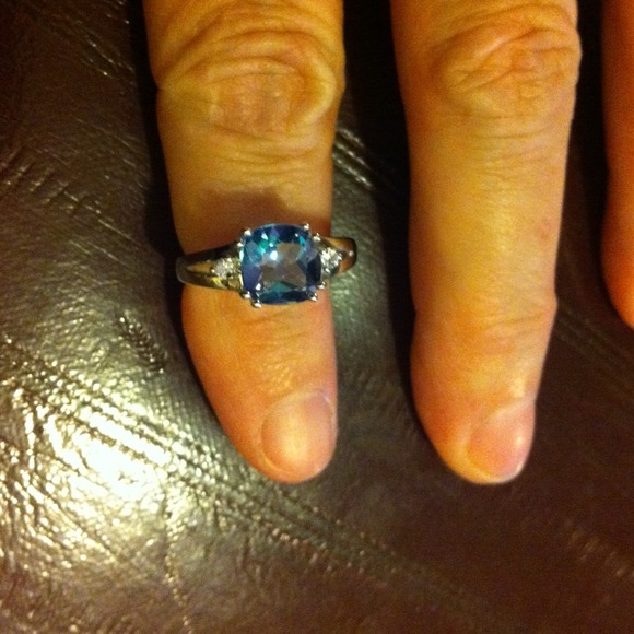 Very pretty flashy gemstone