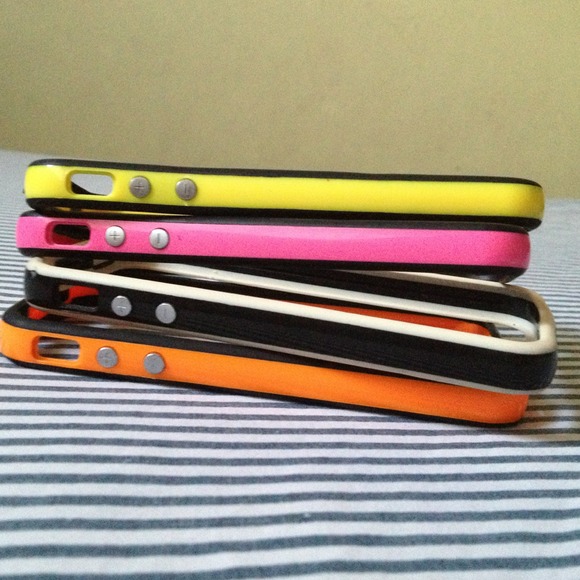 iPhone 4/4s bumper cases.