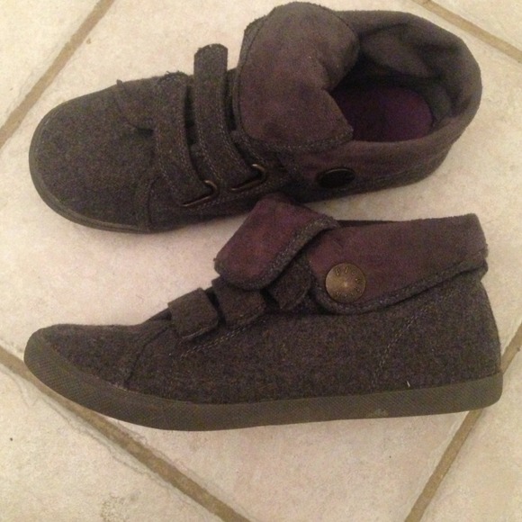 nearly new blowfish booties!