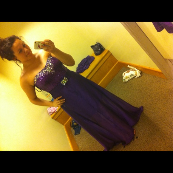 Gorgeous prom/homecoming dress! - Picture 2 of 4