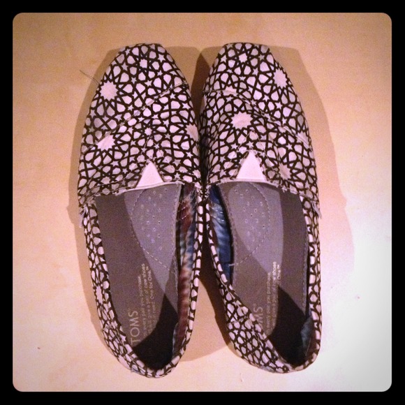 Vegan TOMS shoes - star pattern