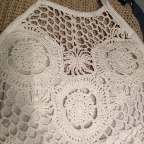 ❗SOLD❗Beautiful White Crochet Crop Top - Picture 2 of 3