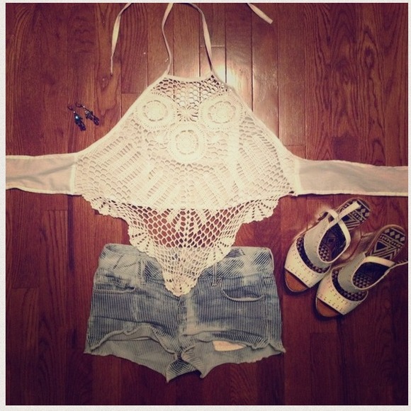 ❗SOLD❗Beautiful White Crochet Crop Top - Picture 3 of 3