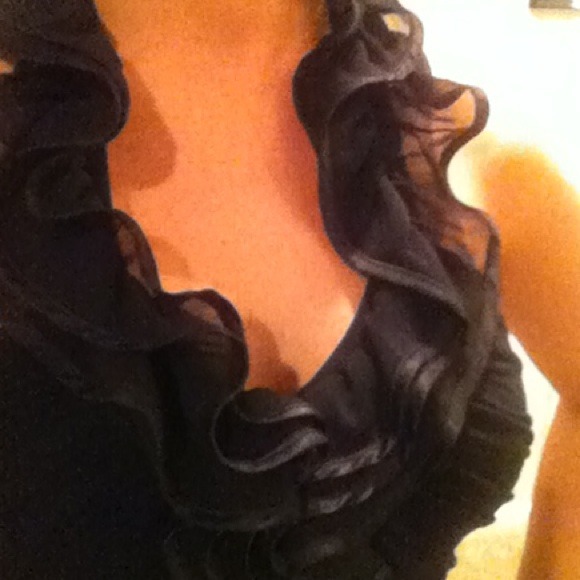 NWOT Express Black Ruffle Halter - Picture 2 of 4