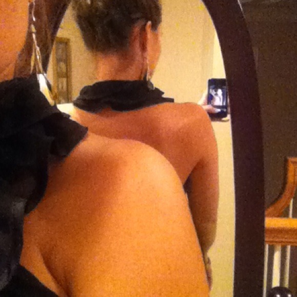 NWOT Express Black Ruffle Halter - Picture 4 of 4