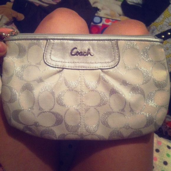 🚫STOLEN🚫Glitter Coach wristlet clutch ivory