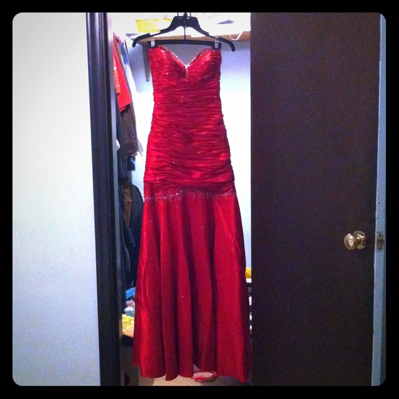 Beautiful prom dress ( no trade)