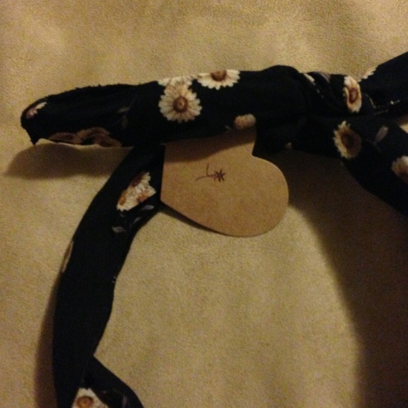 ❌BUNDLED❌Brandy Melville Sunflower Headband?