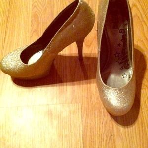 Bought for a wedding and won't wear again :/