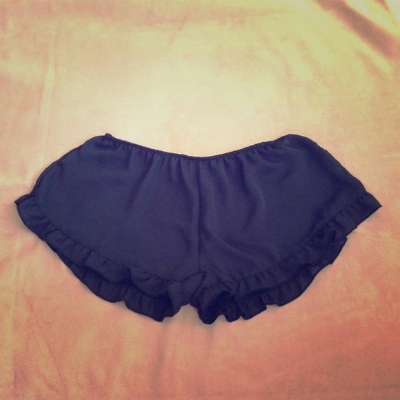❌BUNDLED❌Brandy Melville Vido Short - Picture 1 of 2