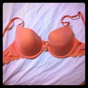 Adorable bra with lace trim