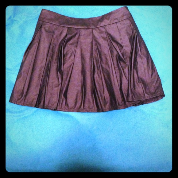"Wet Seal" Black Leather Skirt. Size : M