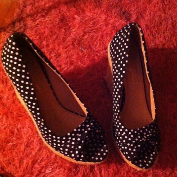 Black and white polka dot open toe wedges