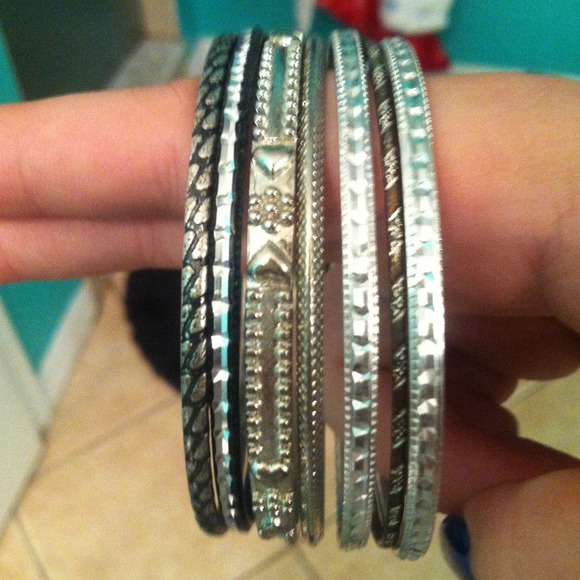 Bangle bracelet bundle - Picture 2 of 2