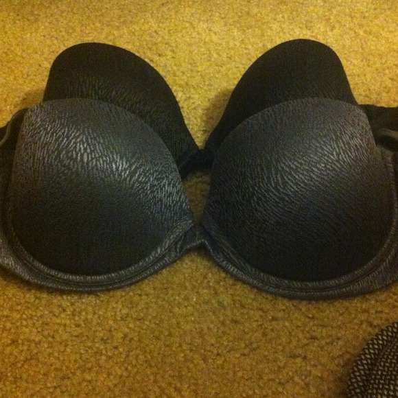 ❌SOLD❌❗❗❗❗ size 38C  in black gray not  available