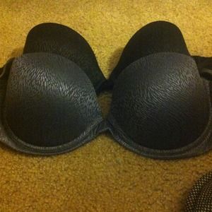 ❌SOLD❌❗❗❗❗ size 38C  in black gray not  available