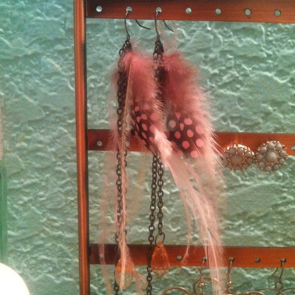 Feather gem earrings! 💗