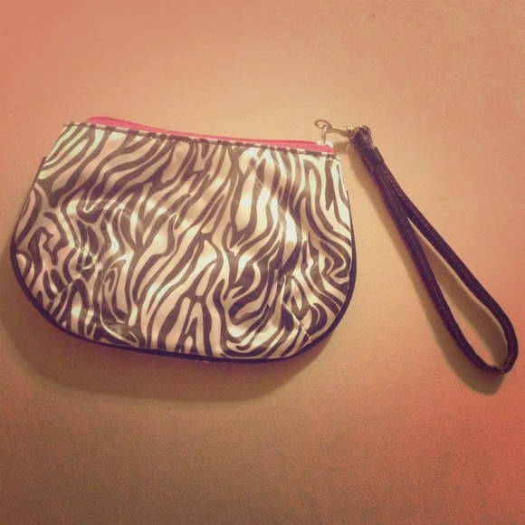 Zebra clutch