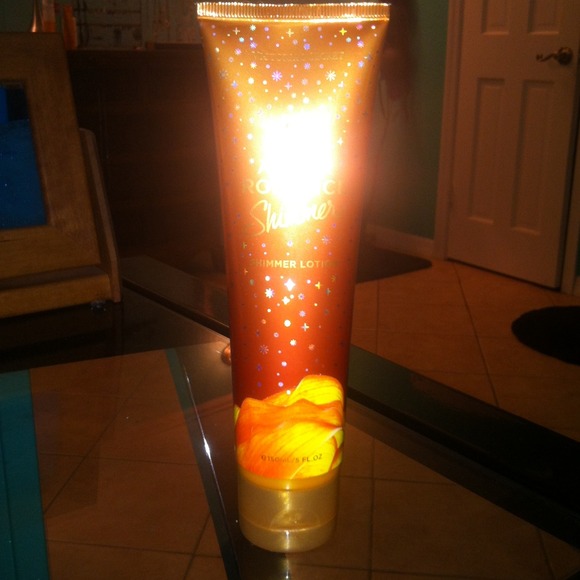 Victoria Secrets amber romance Shimmer lotion 💖