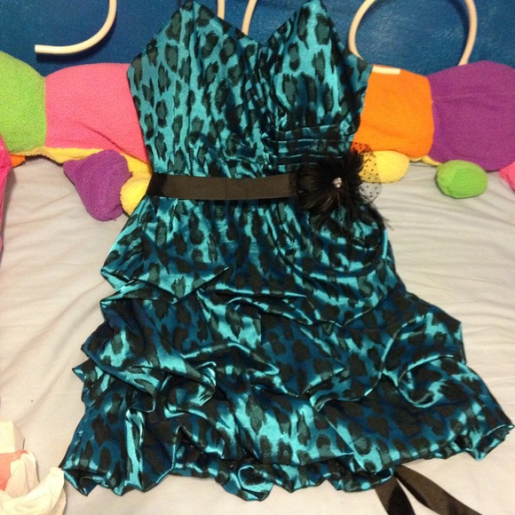 deb Dresses & Skirts - Homecoming/prom blue and black beautiful dress.