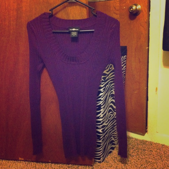 Purple scoop neck long sleeve sweater!