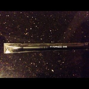 M.A.C 224 SE Tapered Blending Brush