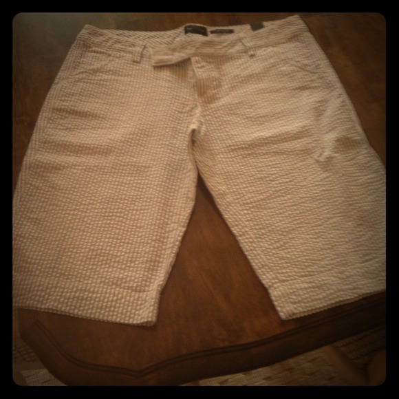 NWT The Limited Seersucker walking shorts