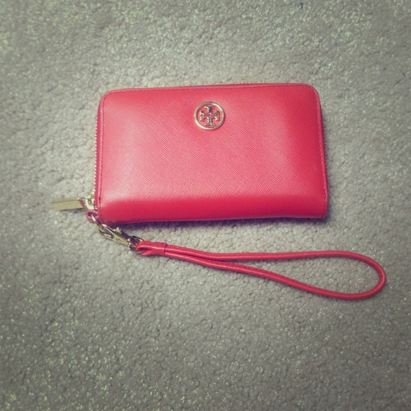 Tory burch smartphone wallet in poppy red!