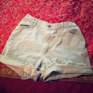 SOLD. High Waisted Women's Wrangler shorts. Large!
