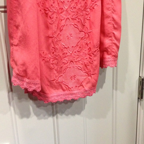 ⚡️⚡️SOLD ⚡️⚡️ Maternity Top - Picture 4 of 4