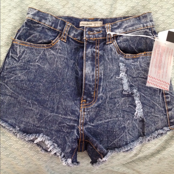 High waist acid washed jean shorts!