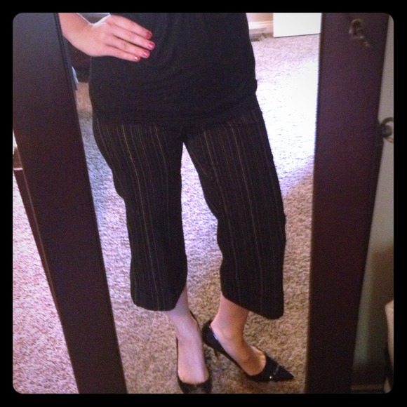 Black pinstripe capris - Picture 1 of 2
