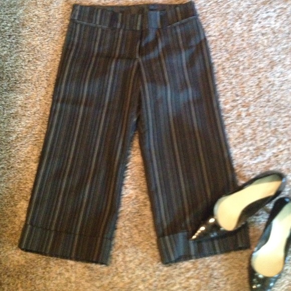 Black pinstripe capris - Picture 2 of 2