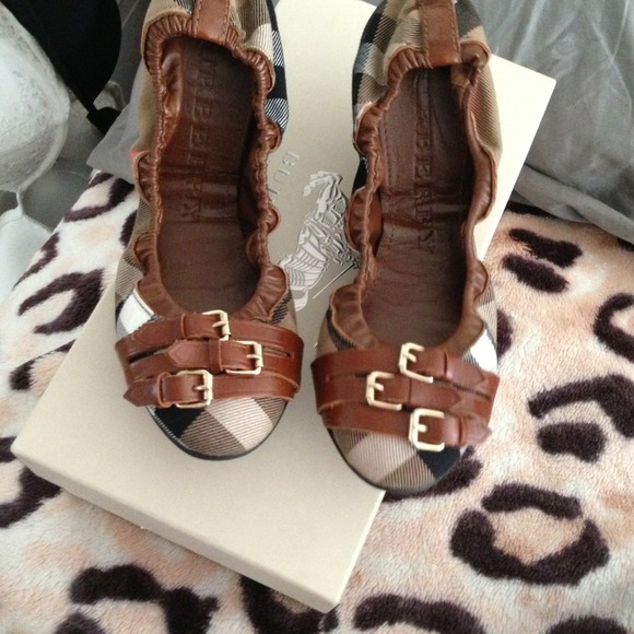 🚫SOLD🚫!! Burberry flats YES THEY ARE AUTHENTIC