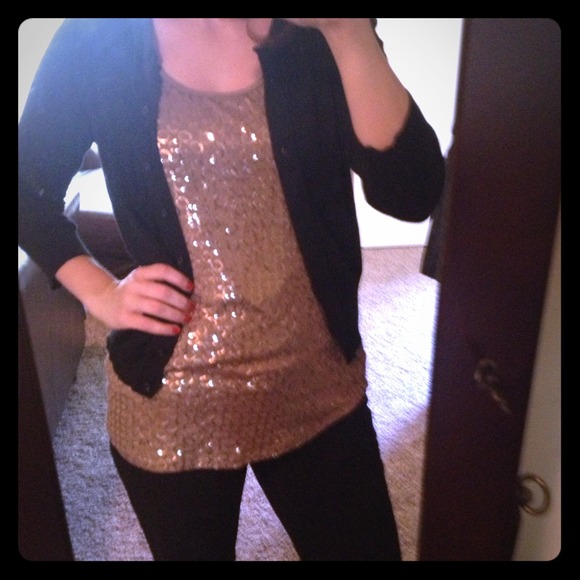 Gold sparkly tank - Picture 1 of 2