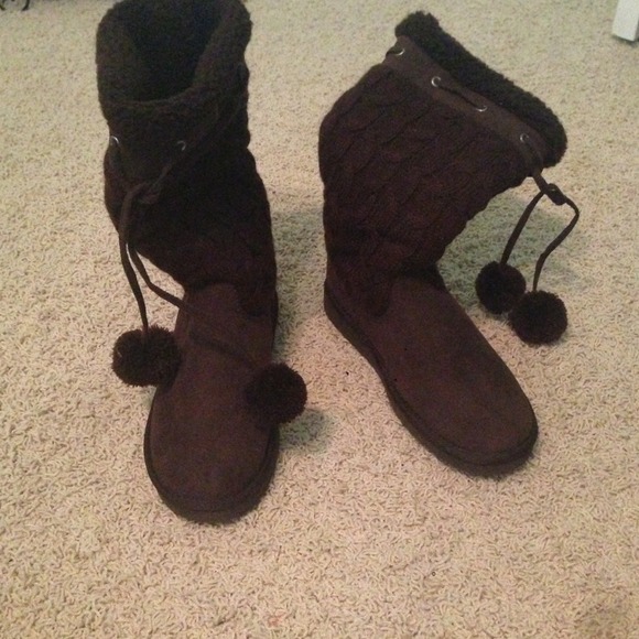 Dark brown winter boots :)
