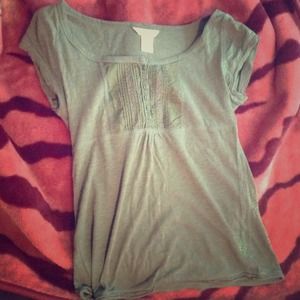 A green top with buttons.