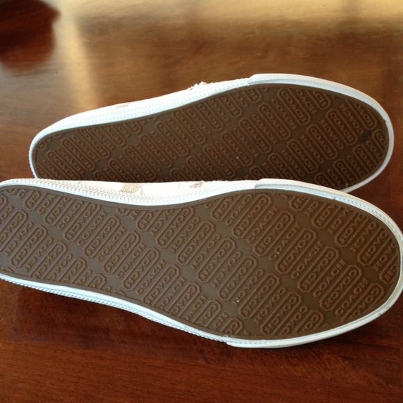 🔑SOLD  🔑signature Coach sneakers - Picture 3 of 3