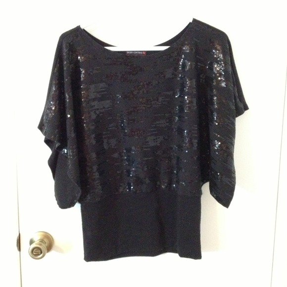 Form waist fitted black glitter blouse