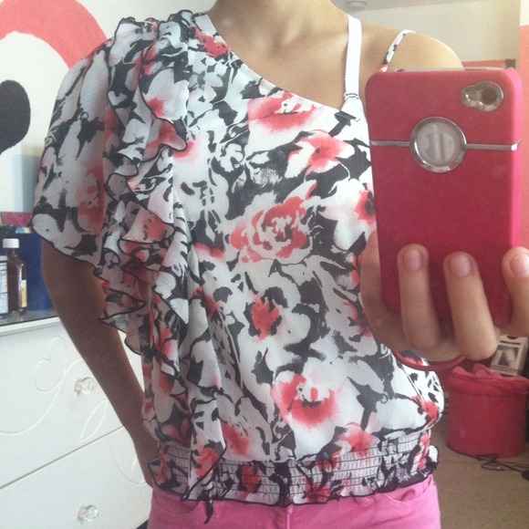 Cute one sleeve shirt