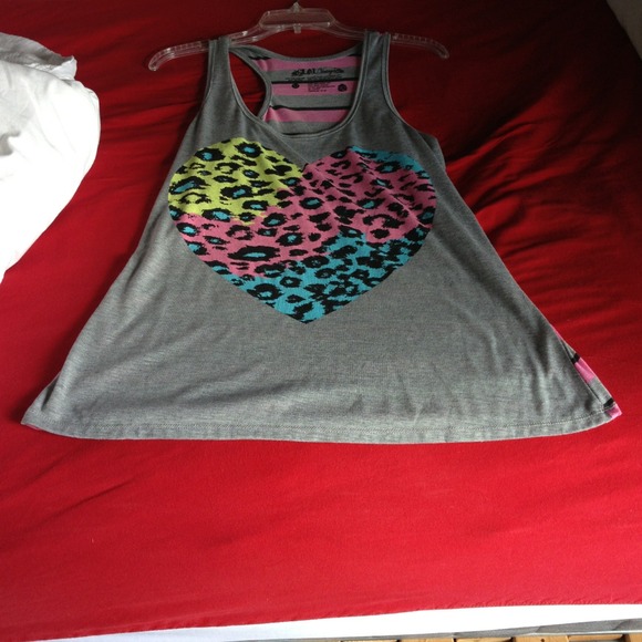 Cute tank top - Picture 1 of 2