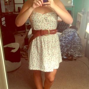 Strapless floral dress with cutout BELT INCLUDED