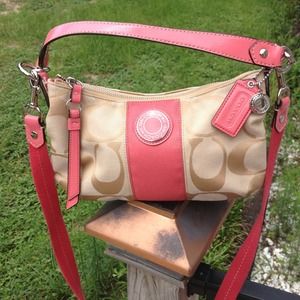 💥SOLD💥👜👜👜👜🎀🎀🎀🎀Coach coral handbag!