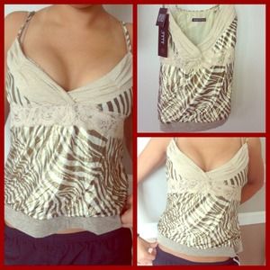 Low cut gold flowy top with creme lace trim 💄⭐💋