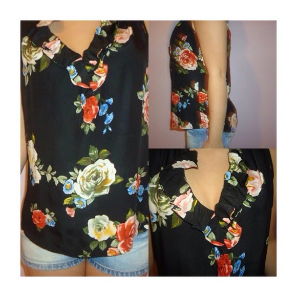 Floral Tank Top. Size XS but fits a S/M.