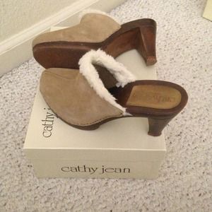 Cathy jean beige clogs