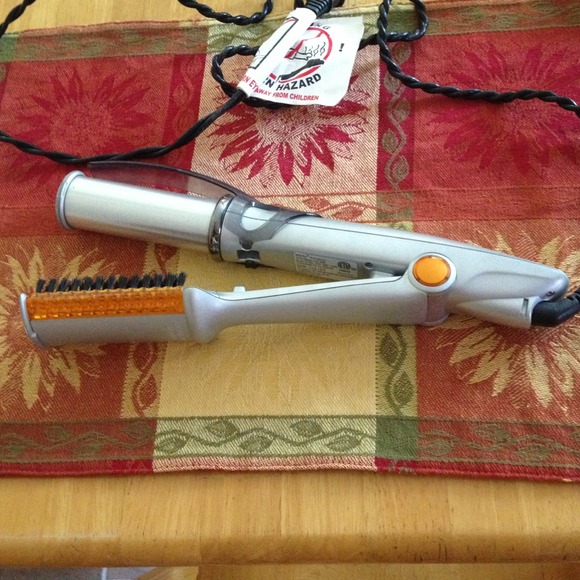 ✨Sold✨Instyler rotating styling brush