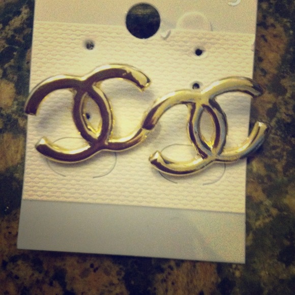 Cc earrings. Gold tone