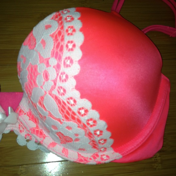 Traded* VS Very Sexy bra - Picture 2 of 3