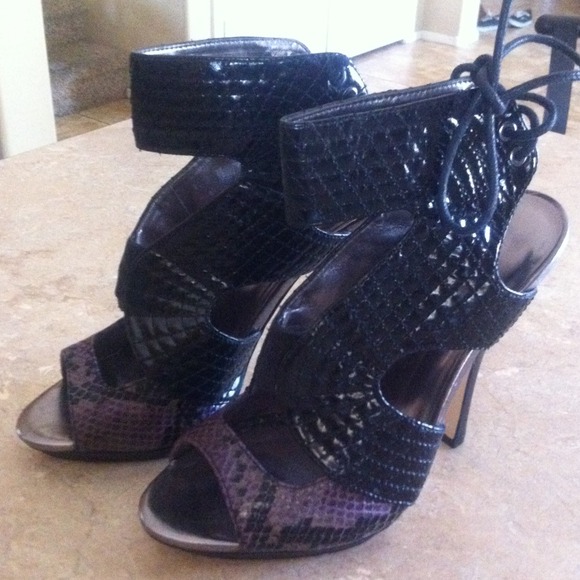 Black and purple design shoedazzle.